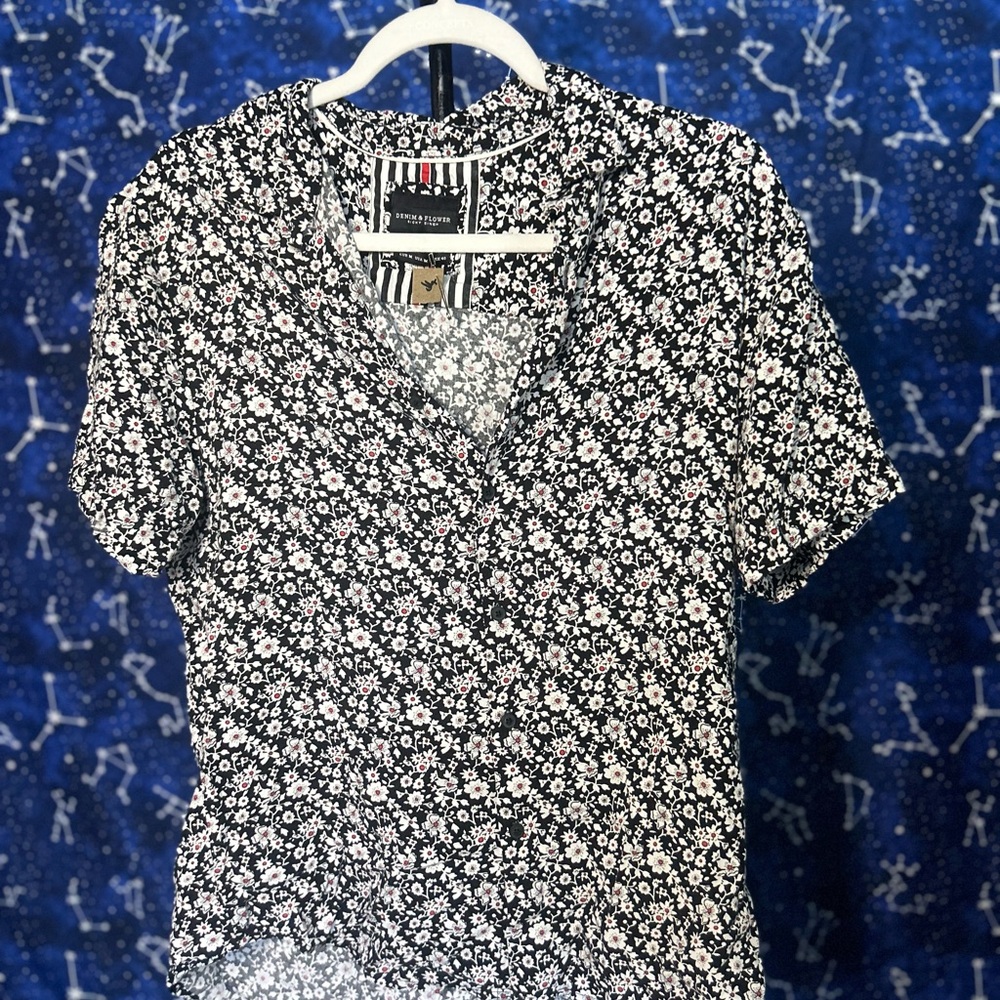 Denim & Flower Black and White Fitted Short Sleeve Blouse
